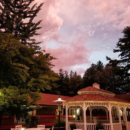 The Inn At Crumpin-Fox Bernardston Bagian luar foto
